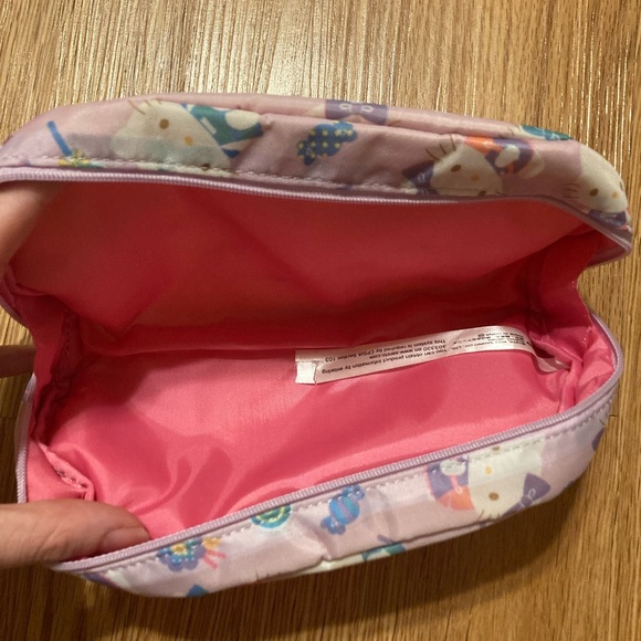 Hello Kitty Pencil Case - Picture 2 of 3